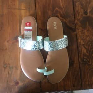 Bar III Tiffany blue toe loop sandal